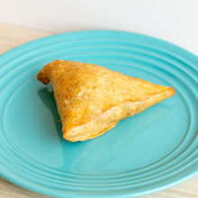 Load image into Gallery viewer, Vegetable Herb Samosa 
